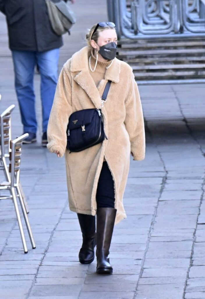 Dakota Fanning in a Caramel Coloured Fur Coat