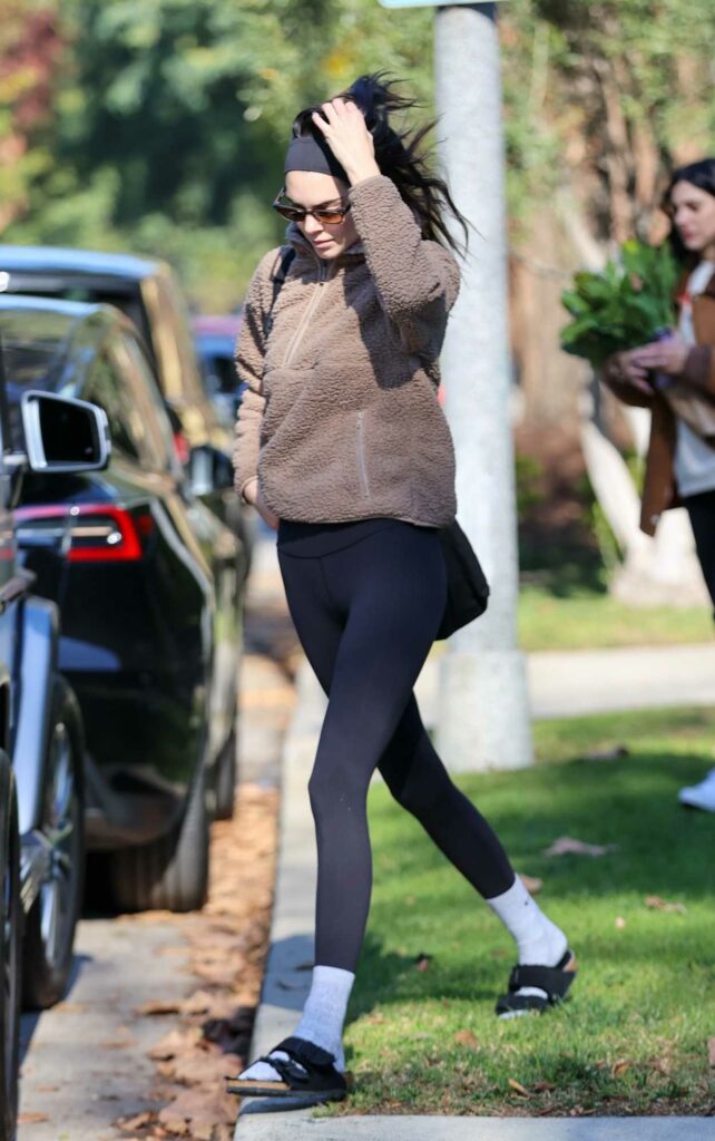 Kendall Jenner in a Black Flip-Flops