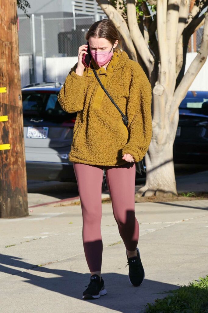 Kristen Bell in a Pink Leggings