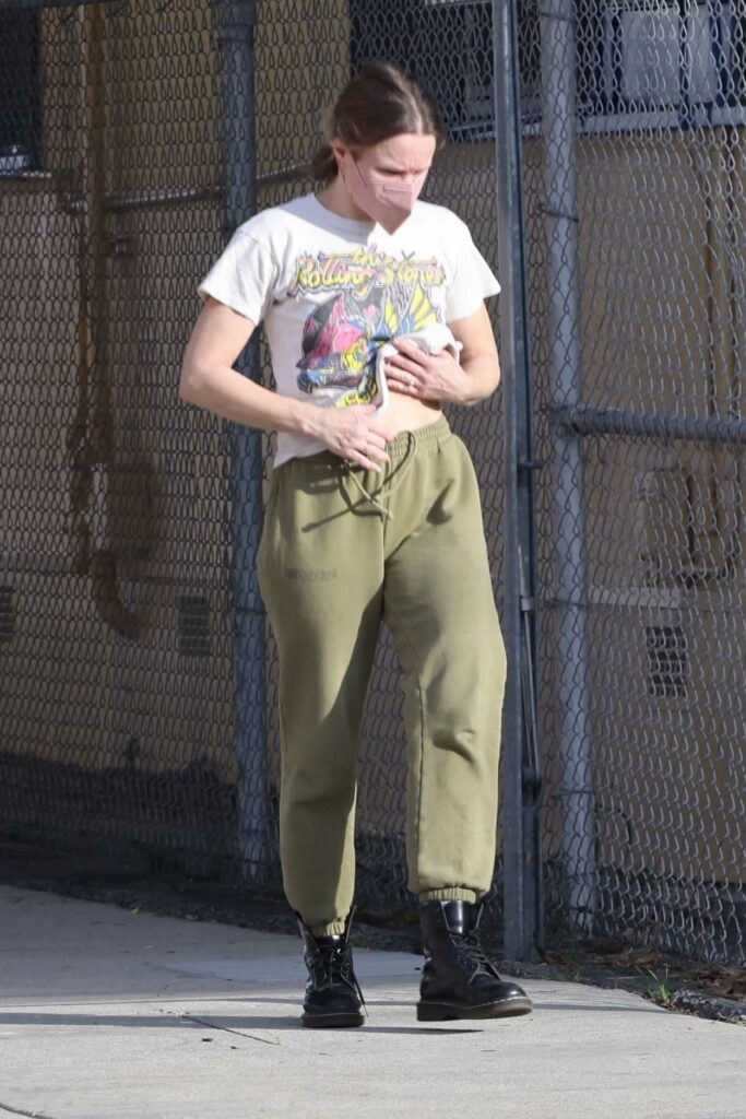 Kristen Bell in an Olive Sweatpants