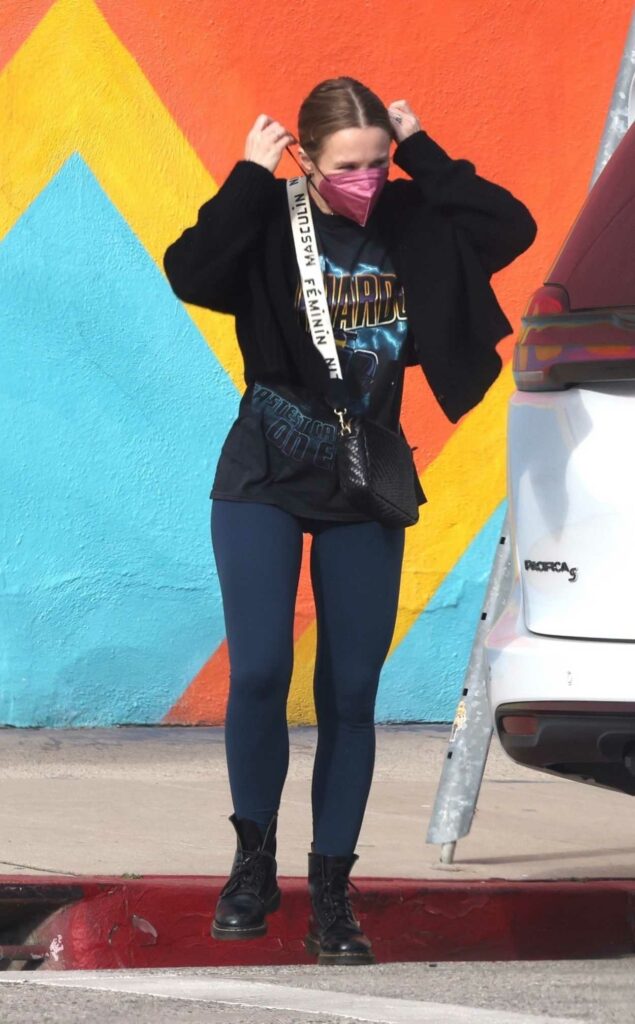 Kristen Bell in a Black Boots