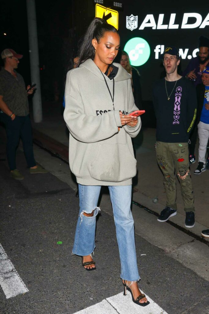 Lais Ribeiro in a Grey Knitted Hoodie