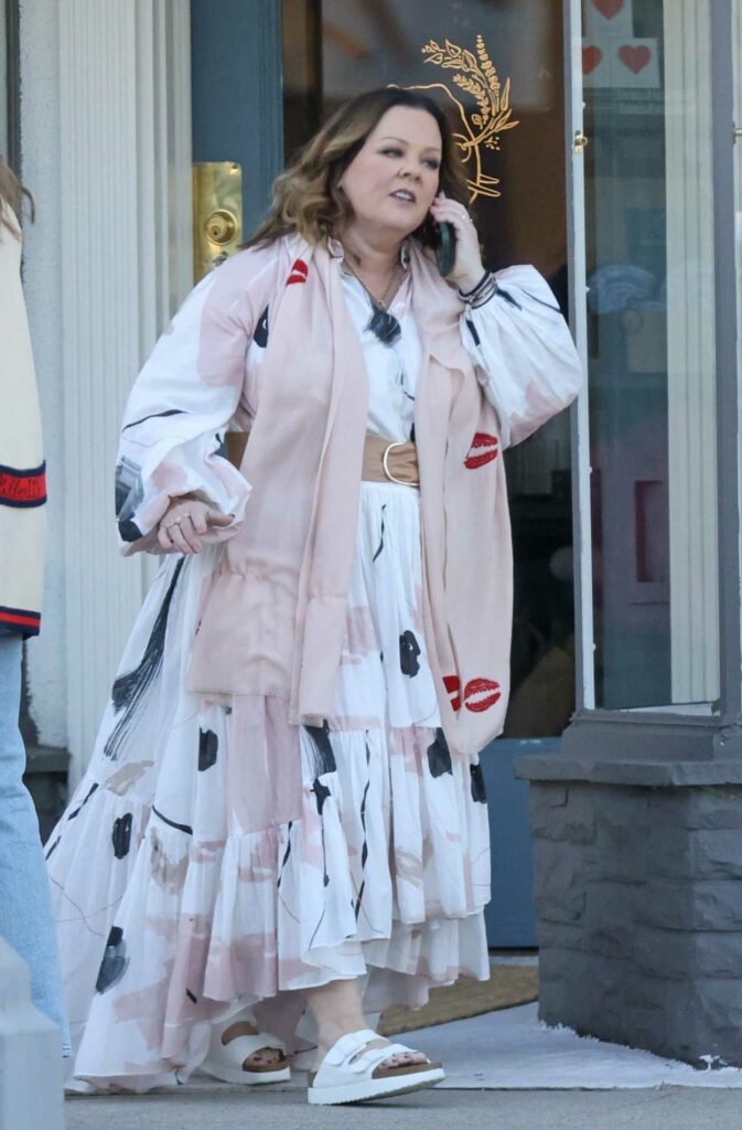 Melissa McCarthy in a White Patterned Dress