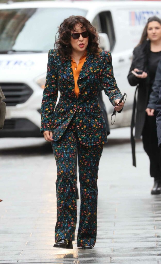 Sandra Oh in a Floral Pantsuit