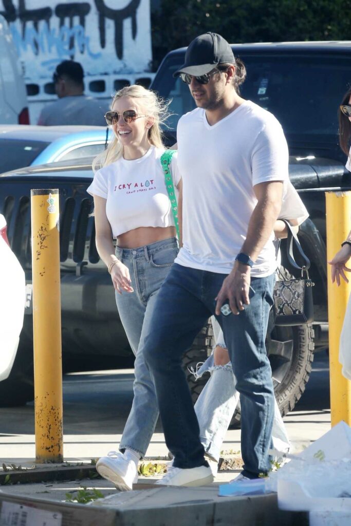 Sydney Sweeney in a White Cropped Tee