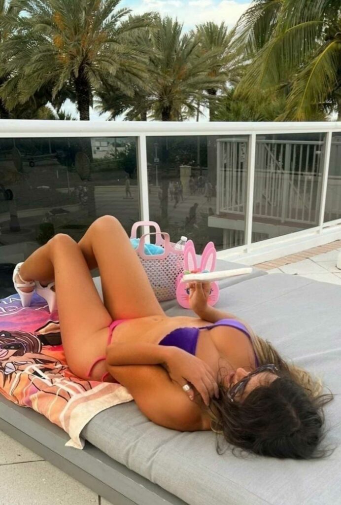 Claudia Romani in Bikini