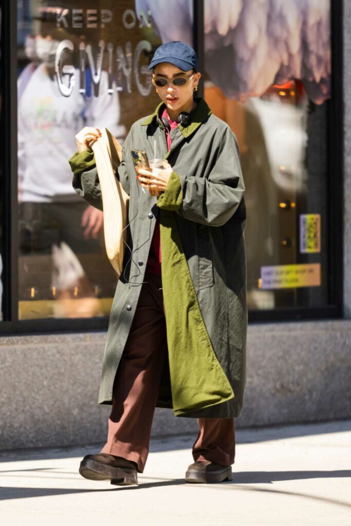 zoe-kravitz-in-an-olive-trench-coat-was-seen-out-in-new-york-city-04-08-2022-2