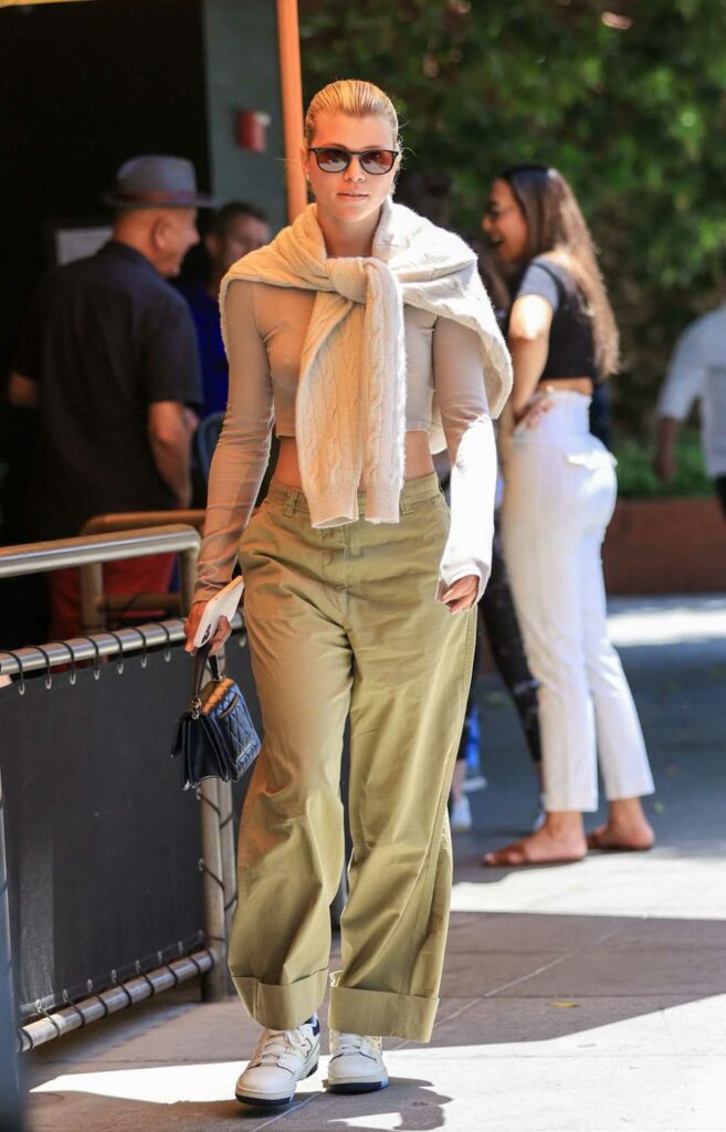 Sofia Richie in an Olive Pants