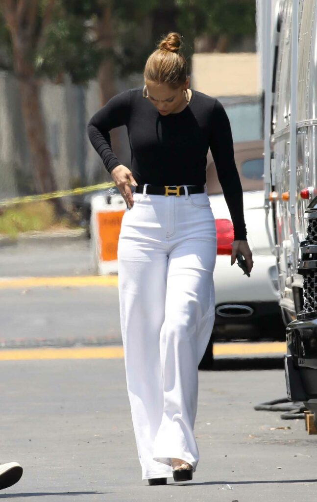 Jennifer Lopez in a White Pants