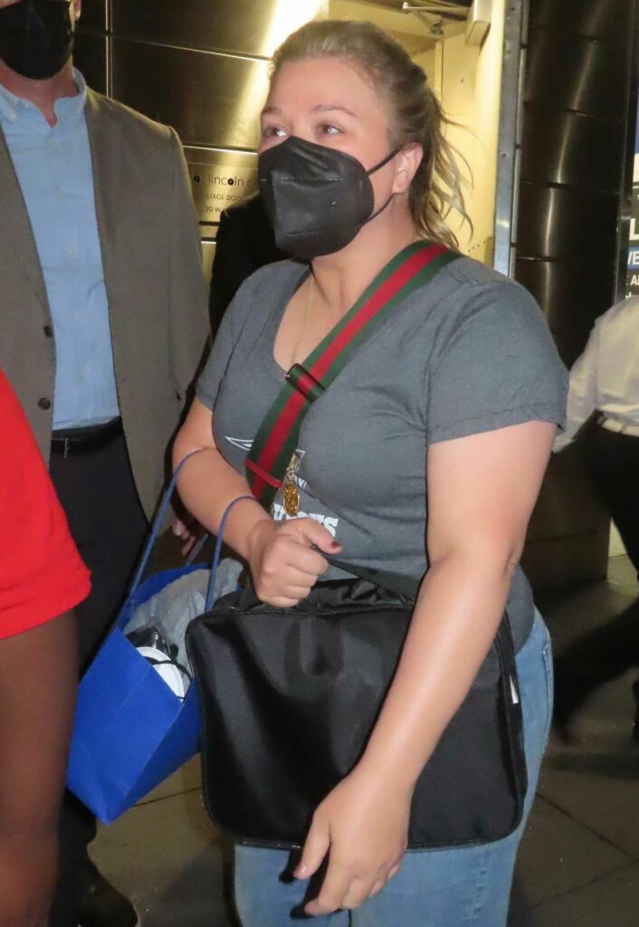 Kelly Clarkson in a Black Protective Mask
