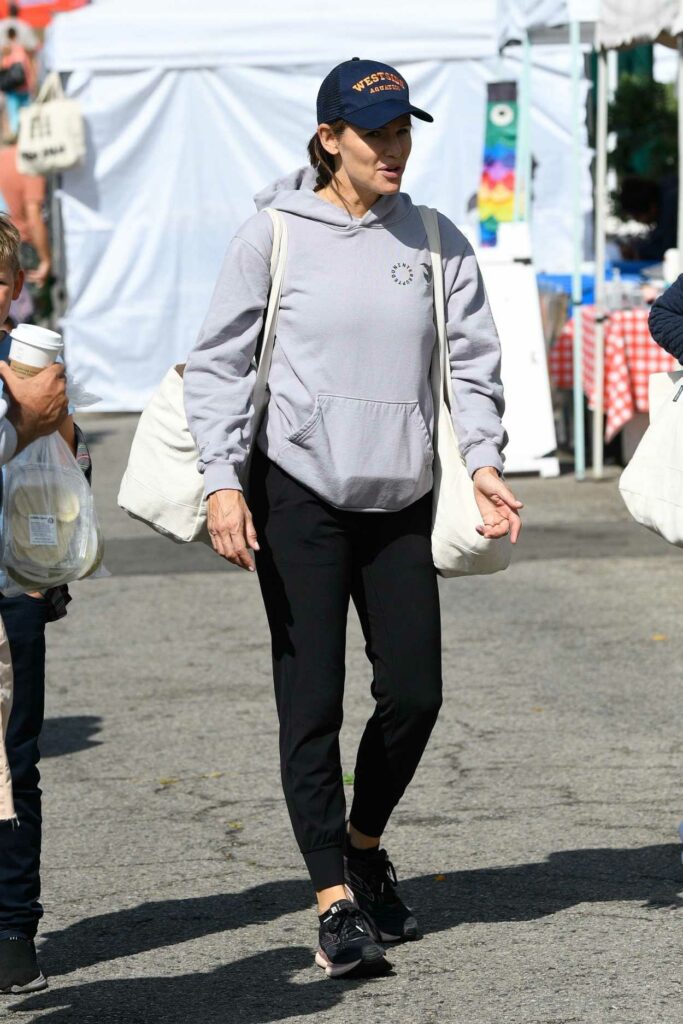 Jennifer Garner in a Grey Hoodie