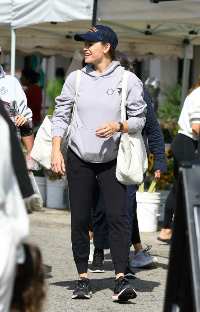 Jennifer Garner in a Grey Hoodie