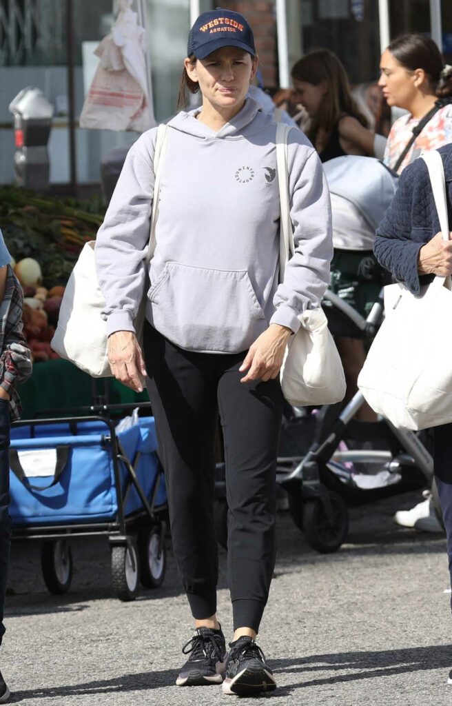 Jennifer Garner in a Grey Hoodie