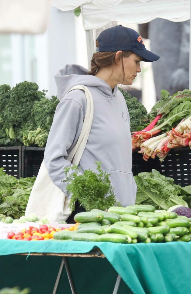 Jennifer Garner in a Grey Hoodie