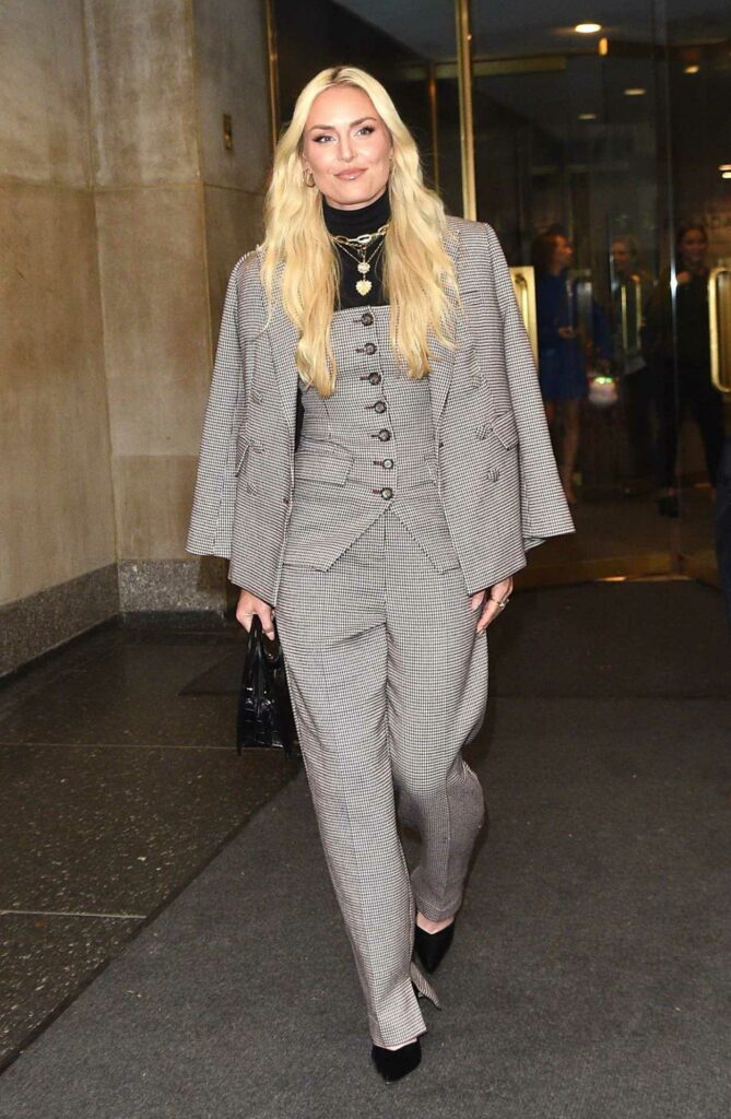 Lindsey Vonn in a Houndstooth Patterned Pantsuit