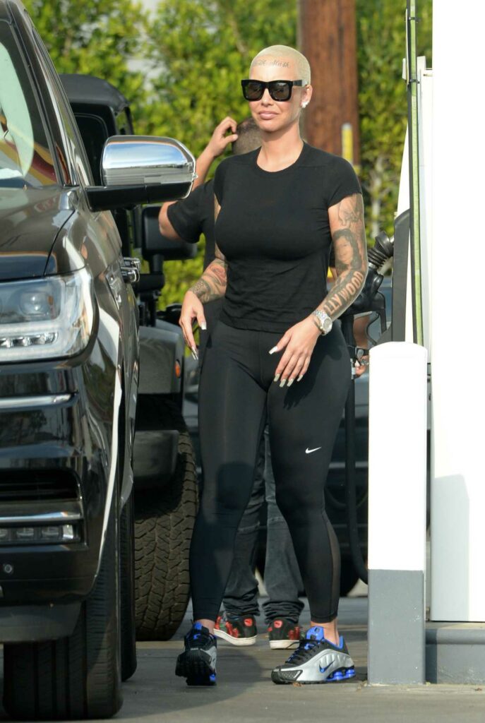 Amber Rose in a Black Tee