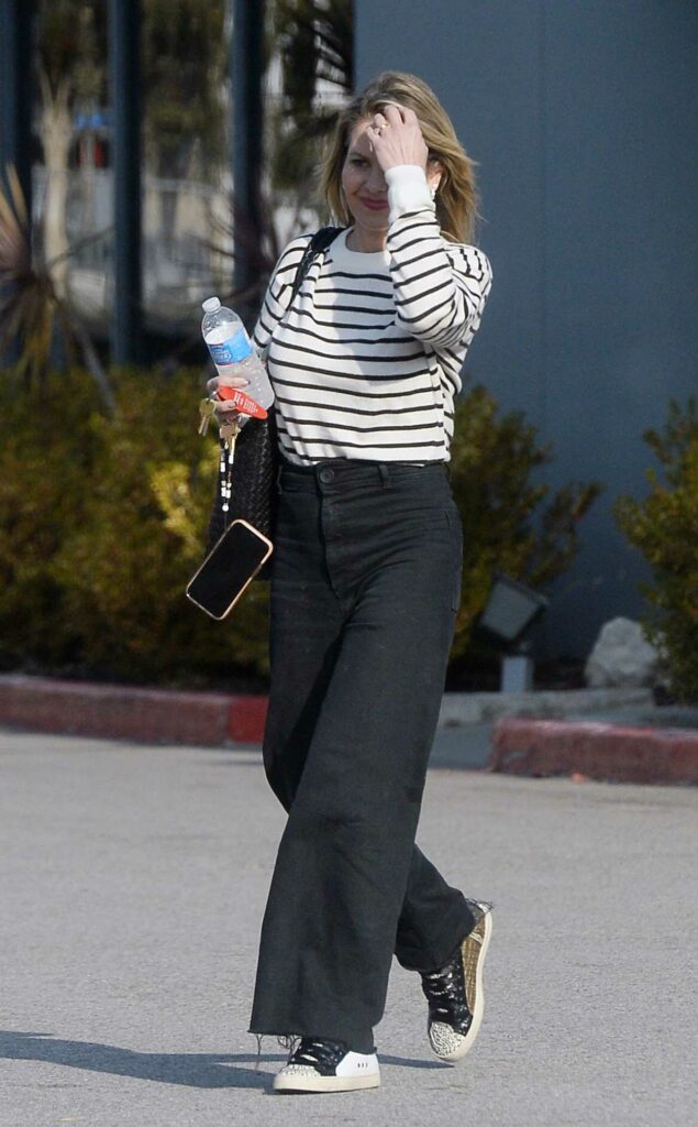 Candace Cameron Bure in a White Striped Sweatshirt