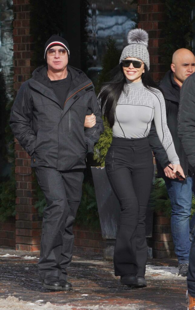 Lauren Sanchez in a Grey Knit Hat