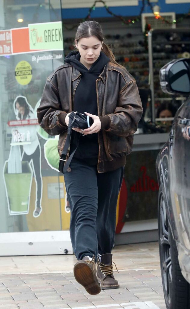 Hailee Steinfeld in a Brown Leather Jacket