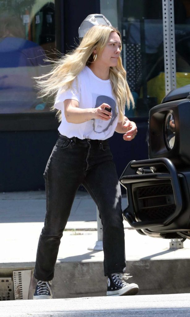 Hilary Duff in a White Tee