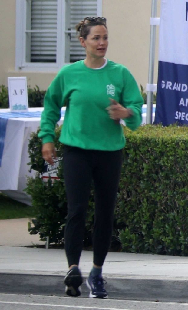 Jennifer Garner in a Green Sweatshirt