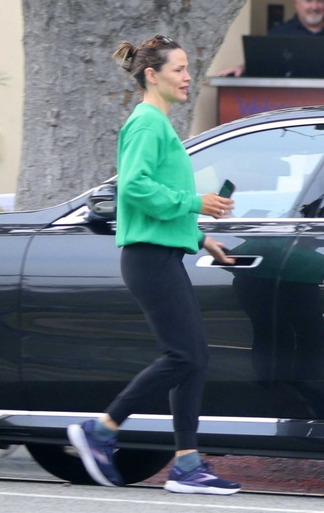 Jennifer Garner in a Green Sweatshirt