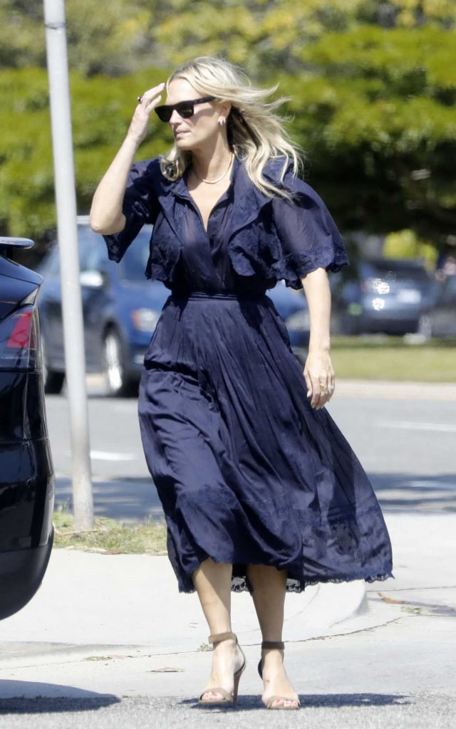 Molly Sims in a Blue Dress