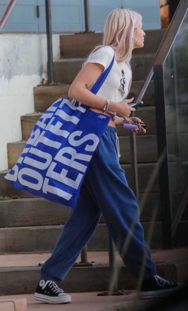 Sami Sheen in a Blue Sweatpants