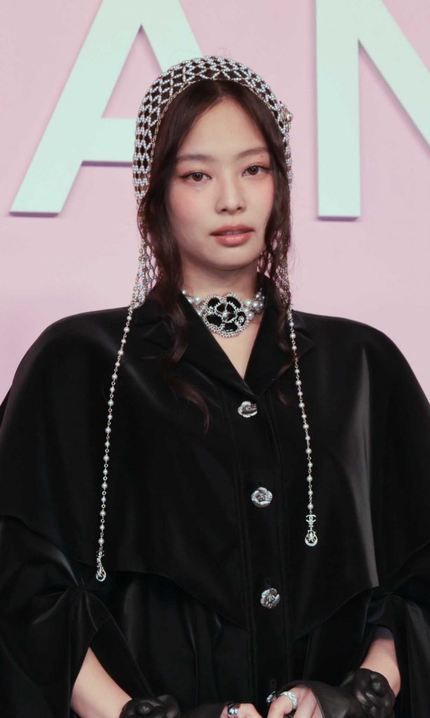 Jennie Kim Attends 2023 Chanel’s Metiers d’art Collection Photocall in ...