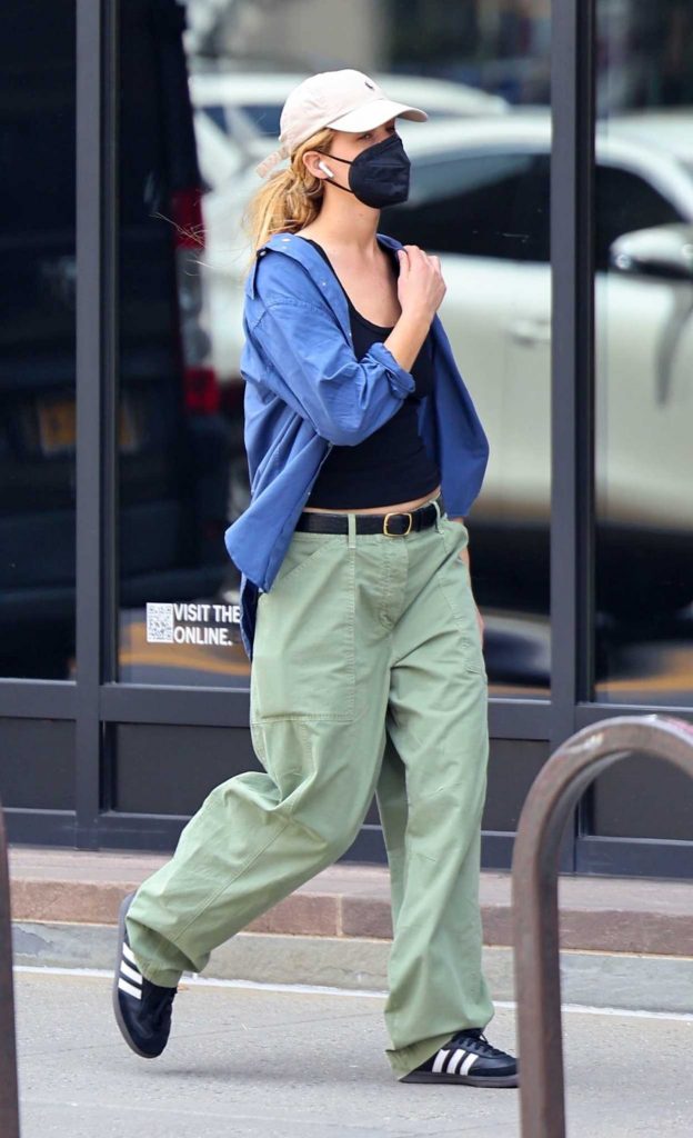 Jennifer Lawrence in an Olive Pants