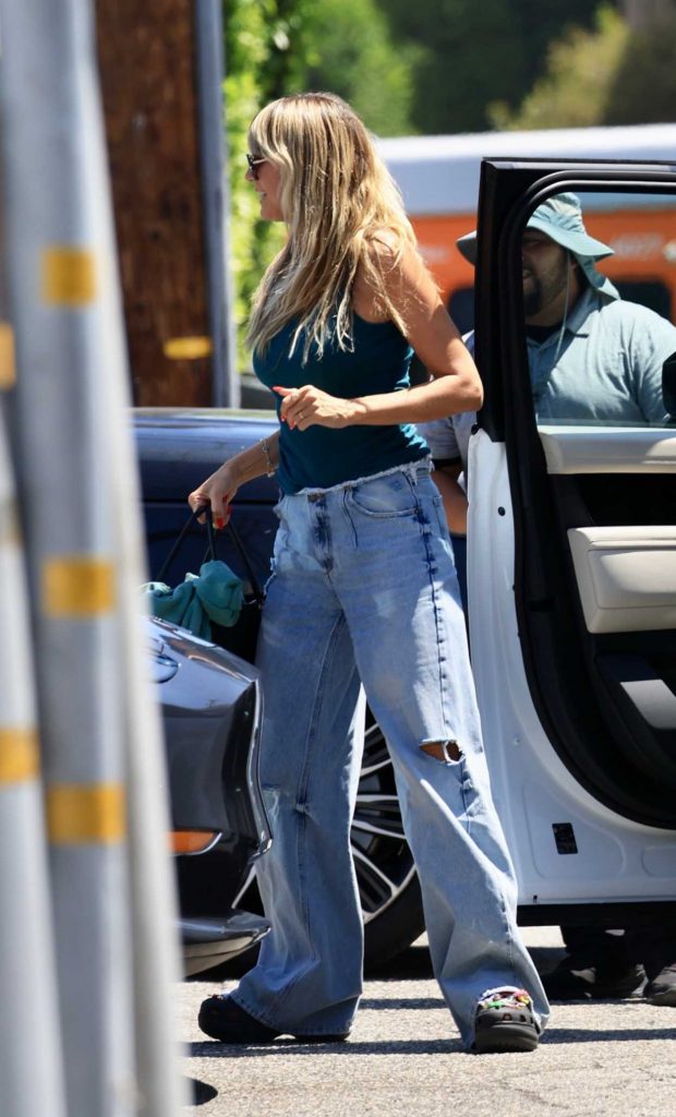Heidi Klum in a Blue Ripped Jeans