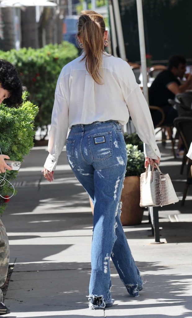 Jennifer Lopez in a Blue Ripped Jeans