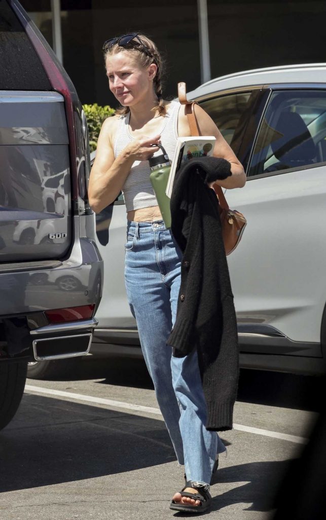 Kristen Bell in a Black Flip-Flops
