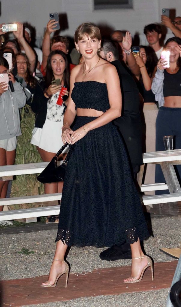 Taylor Swift in a Black Ensemble