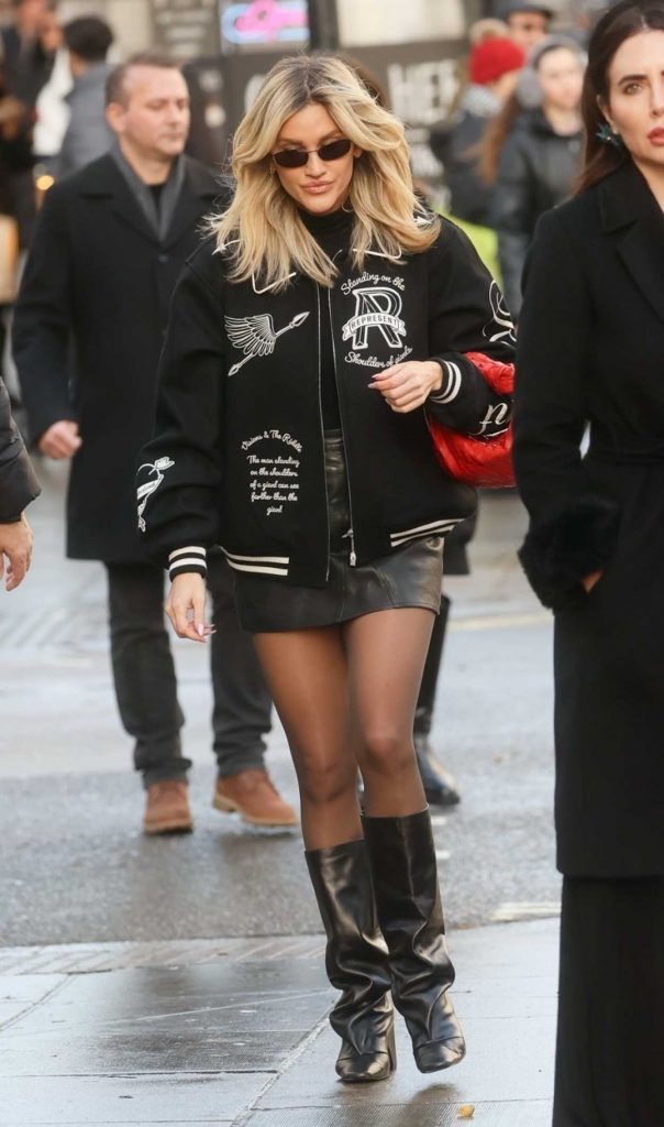 Ashley Roberts in a Black Knee-Length Boots