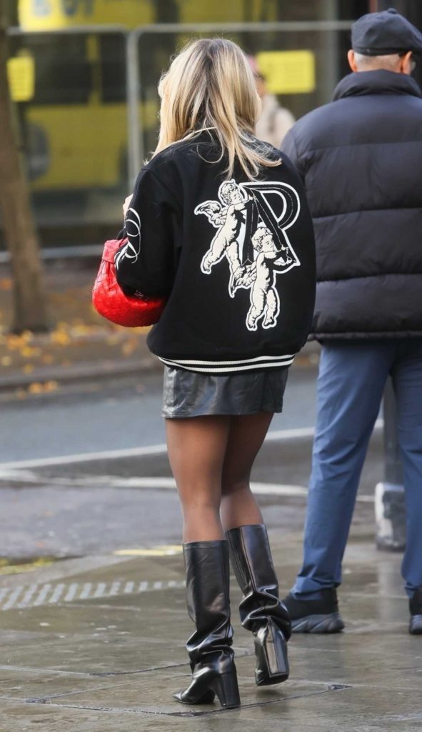 Ashley Roberts in a Black Knee-Length Boots
