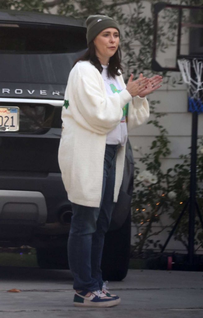 Jennifer Love Hewitt in a White Cardigan