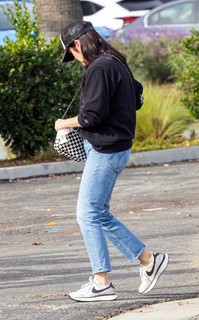 Tiffani Thiessen in a Black Sweatshirt