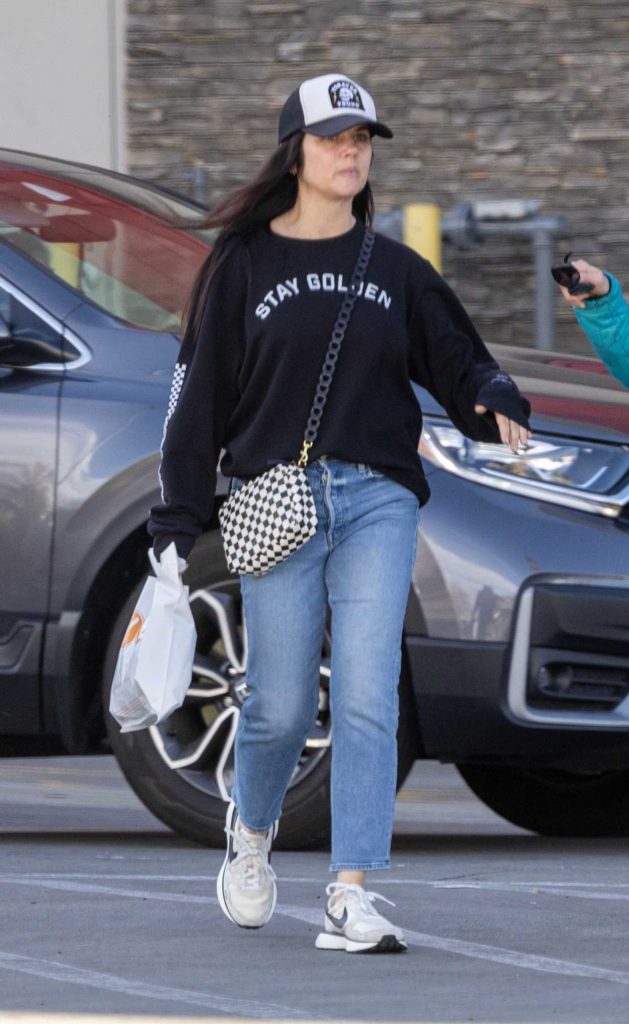 Tiffani Thiessen in a Black Sweatshirt