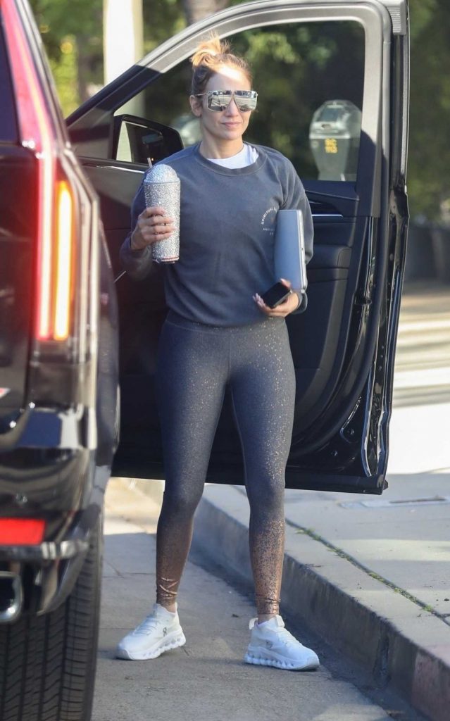 Jennifer Lopez in a Grey Sweatshirt