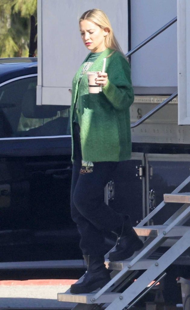 Kate Hudson in a Green Cardigan