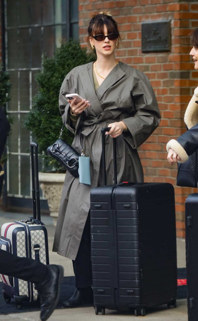 Daisy Edgar-Jones in a Grey Trench Coat