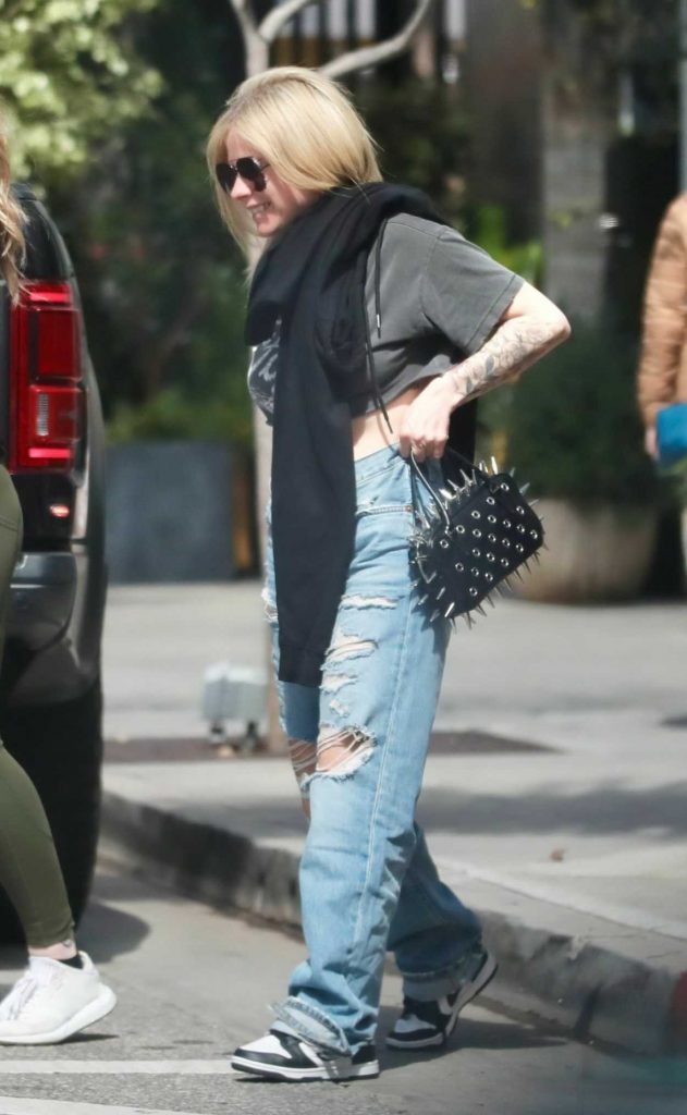 Avril Lavigne in a Blue Ripped Jeans