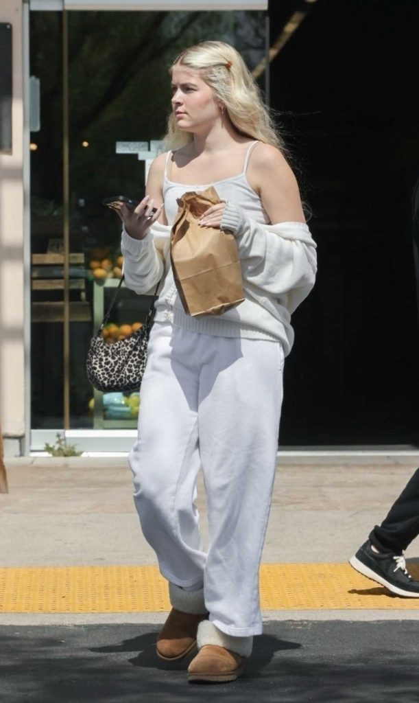 Lola Sheen in a White Sweatpants