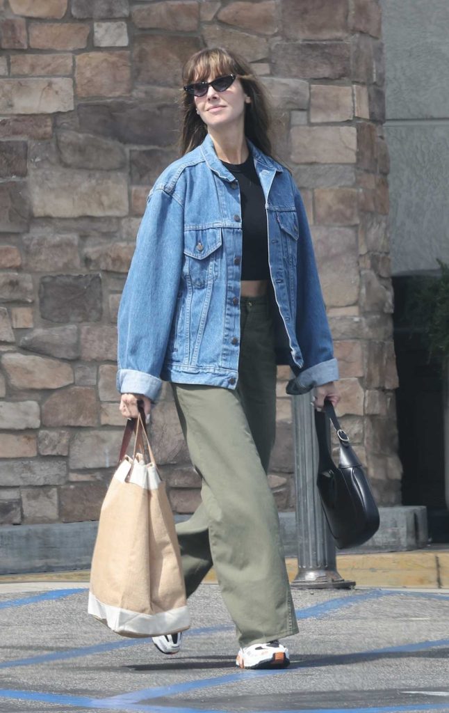 Alison Brie in an Olive Pants