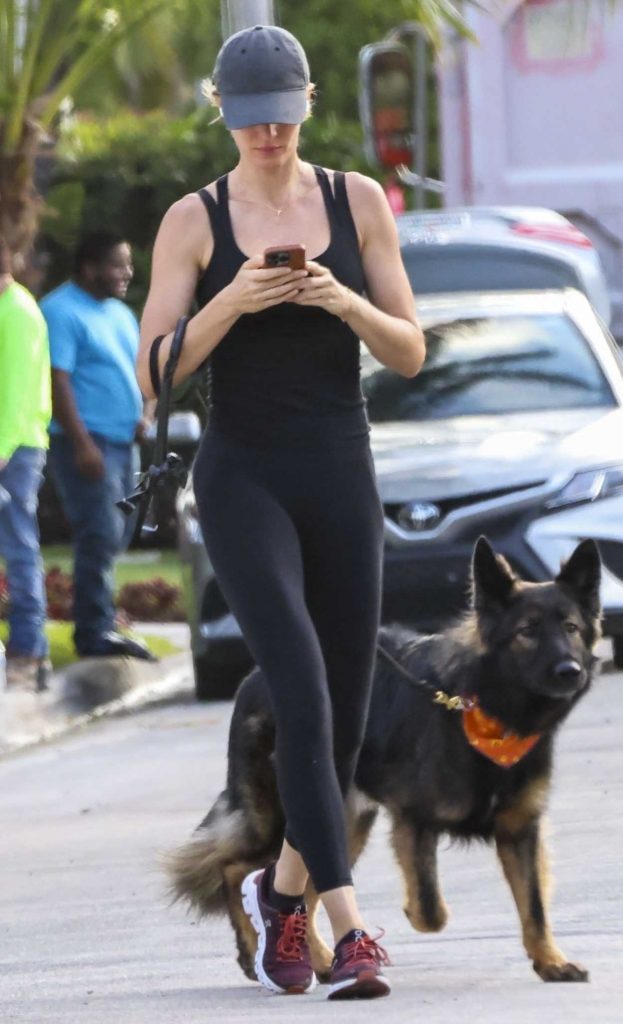 Gisele Bundchen in a Black Workout Ensemble