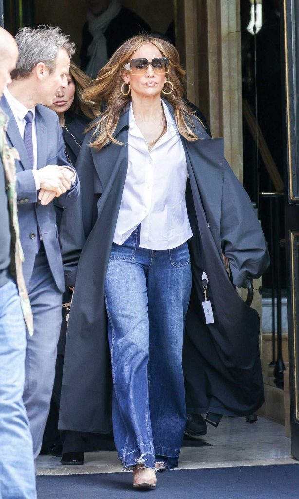 Jennifer Lopez in a Black Trench Coat