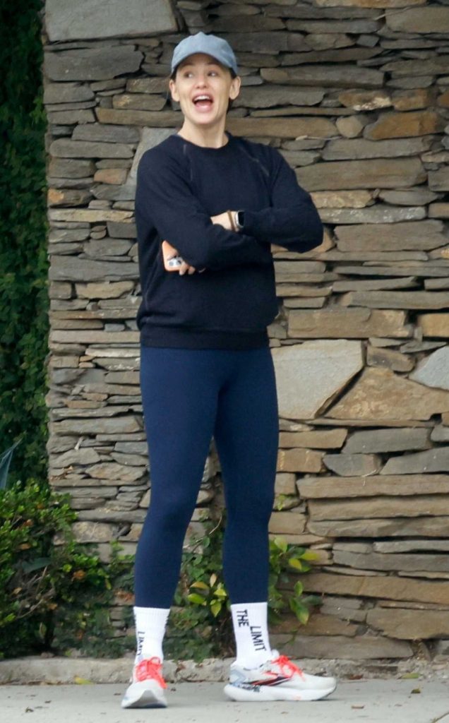 Jennifer Garner in a Blue Leggings