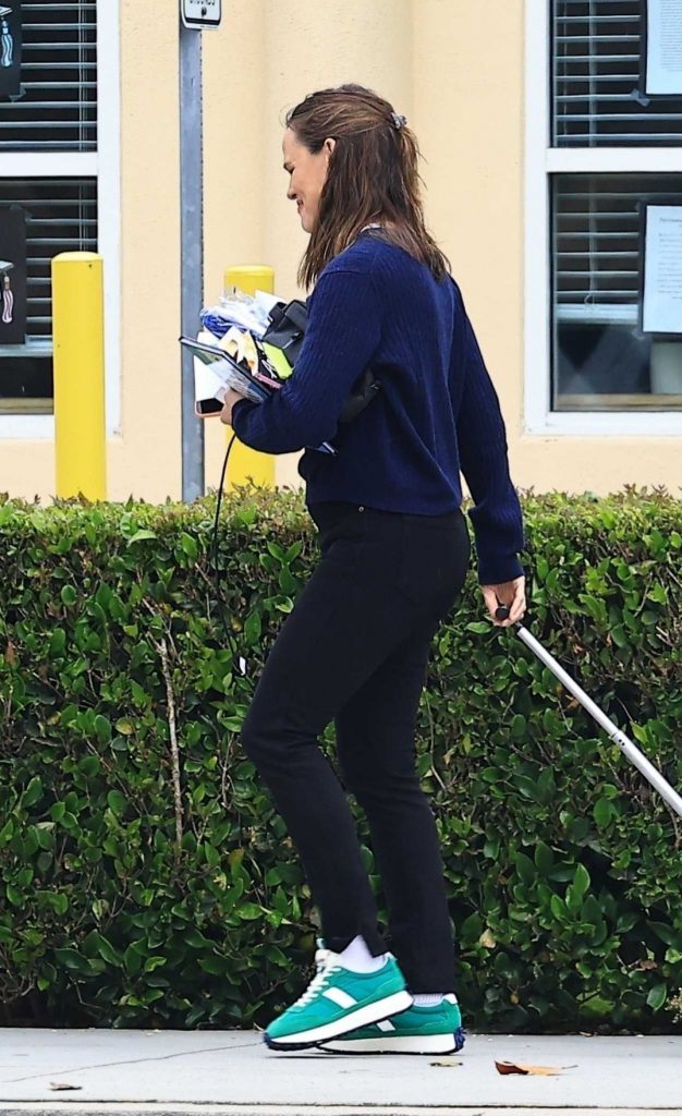 Jennifer Garner in a Green Sneakers