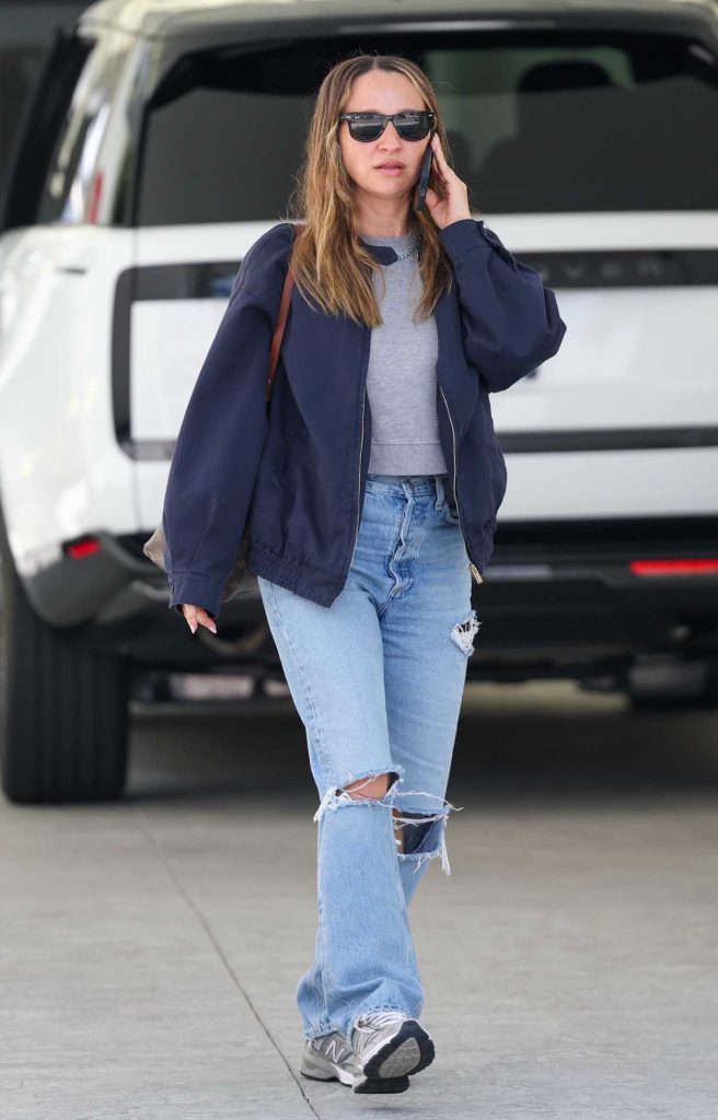 Jennifer Meyer in a Blue Ripped Jeans